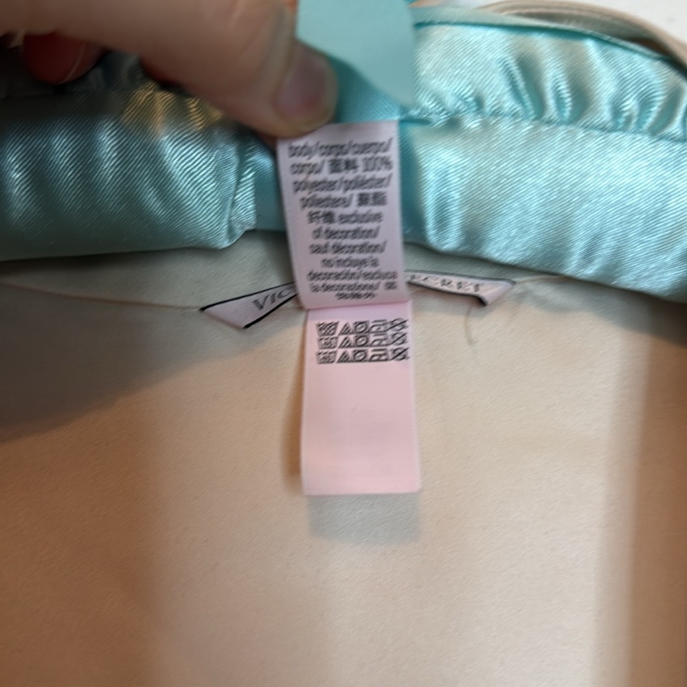 Victoria’s Secret Elegant Cream and Black Robe Size M - Picture 4 of 6